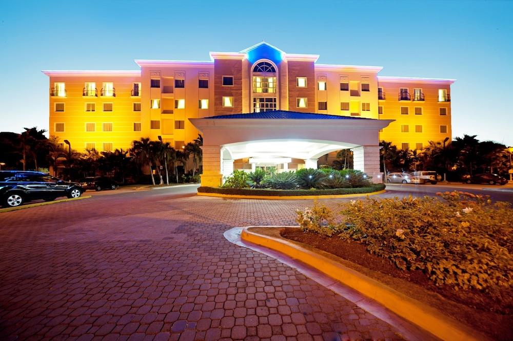 Hodelpa Garden Court Hotel Santiago De Los Caballeros Exterior foto